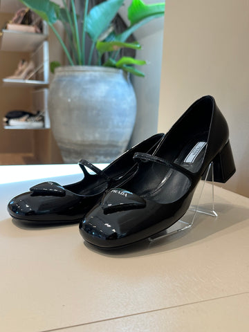 Prada Mary Jane Black Patent Leather Pumps 37,5