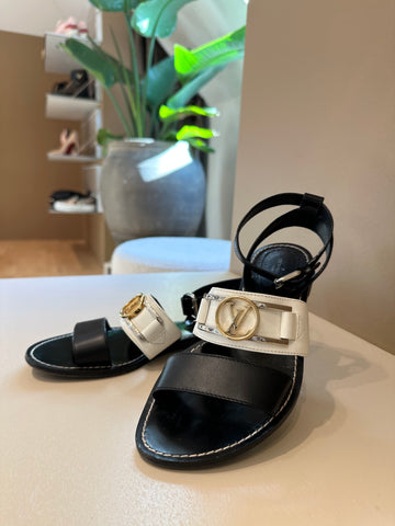 Louis Vuitton Academy Flat Sandals 38,5
