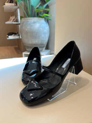 Prada Mary Jane Black Patent Leather Pumps 37,5