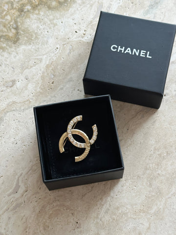 Chanel Brooch Small Gold