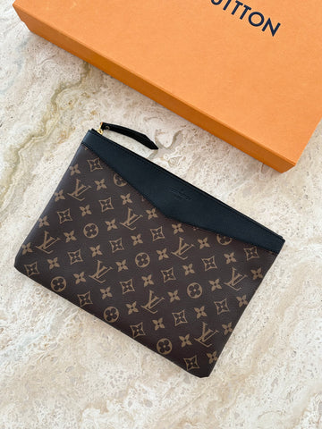Louis Vuitton Daily Pouch Monogram Canvas