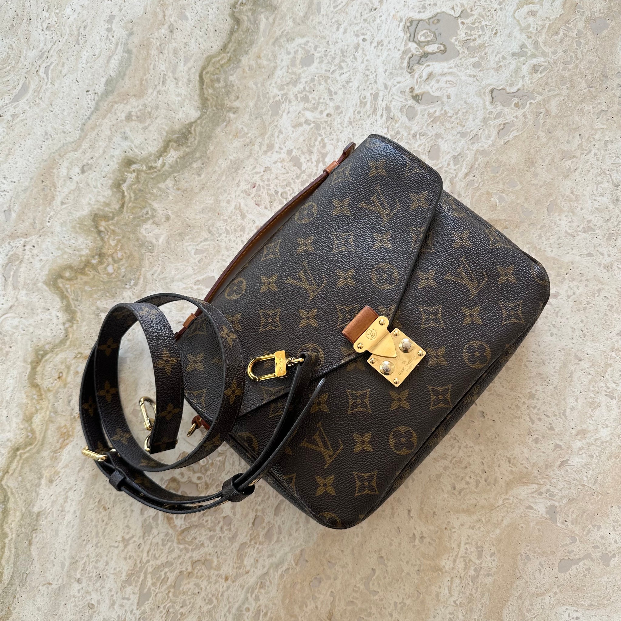 Louis Vuitton Pochette Metis Monogram Canvas