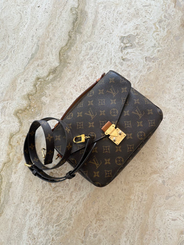 Louis Vuitton Pochette Metis Monogram Canvas