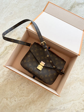 Louis Vuitton Pochette Metis Monogram Canvas