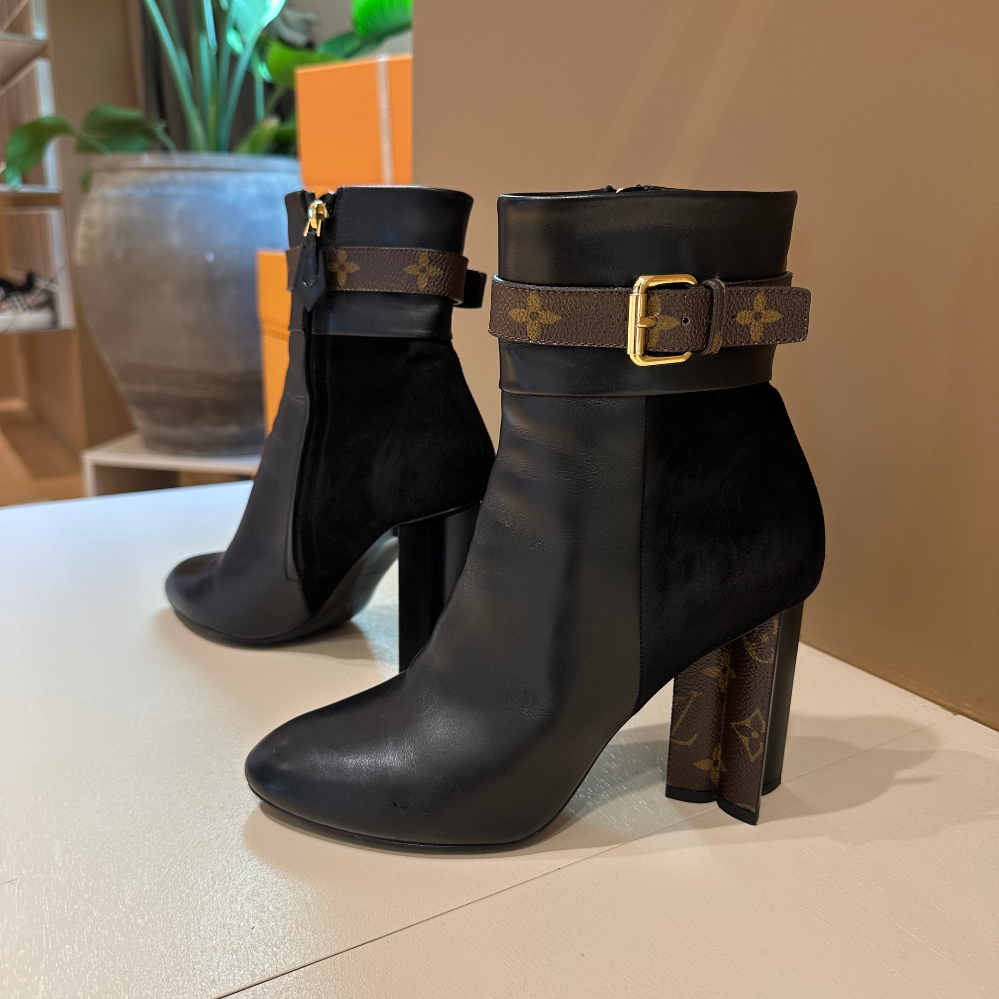 Louis Vuitton Silhouette Ankle Boots Black/Monogram 39