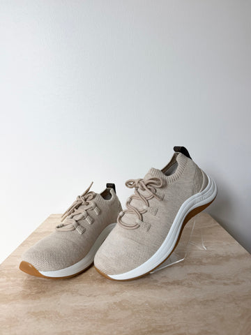 Louis Vuitton Wavelight Knitted Sneakers Beige 37