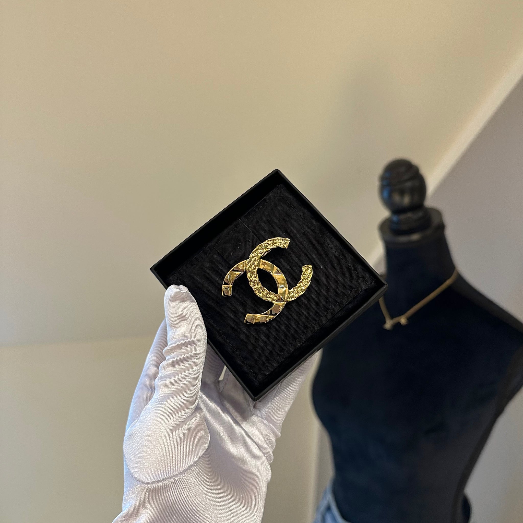 Chanel Brooch Gold Large