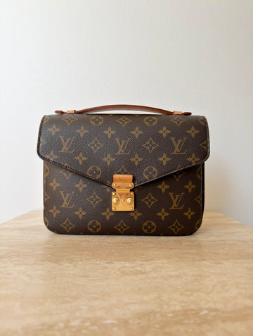 Louis Vuitton Pochette Metis Monogram Canvas