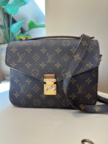Louis Vuitton Pochette Metis Monogram Canvas
