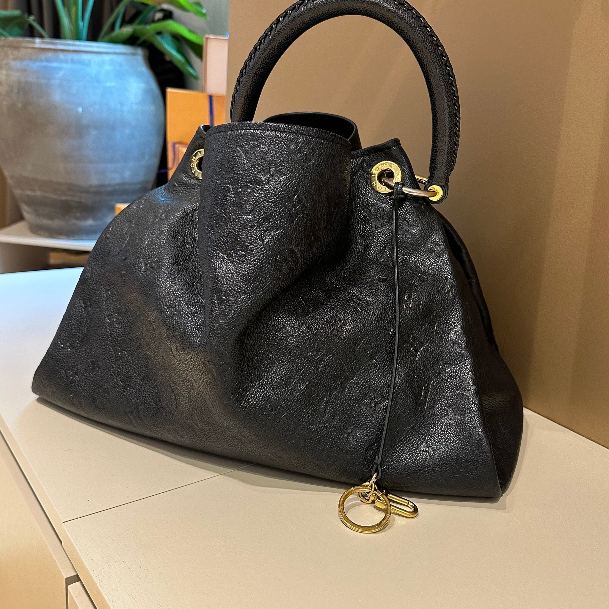 Louis Vuitton Artsy MM Black Empreinte Leather