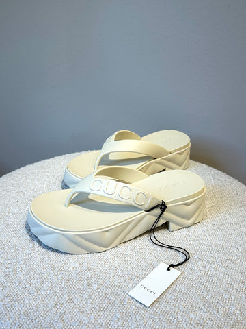 Gucci Thong Platform Sandals Beige 38