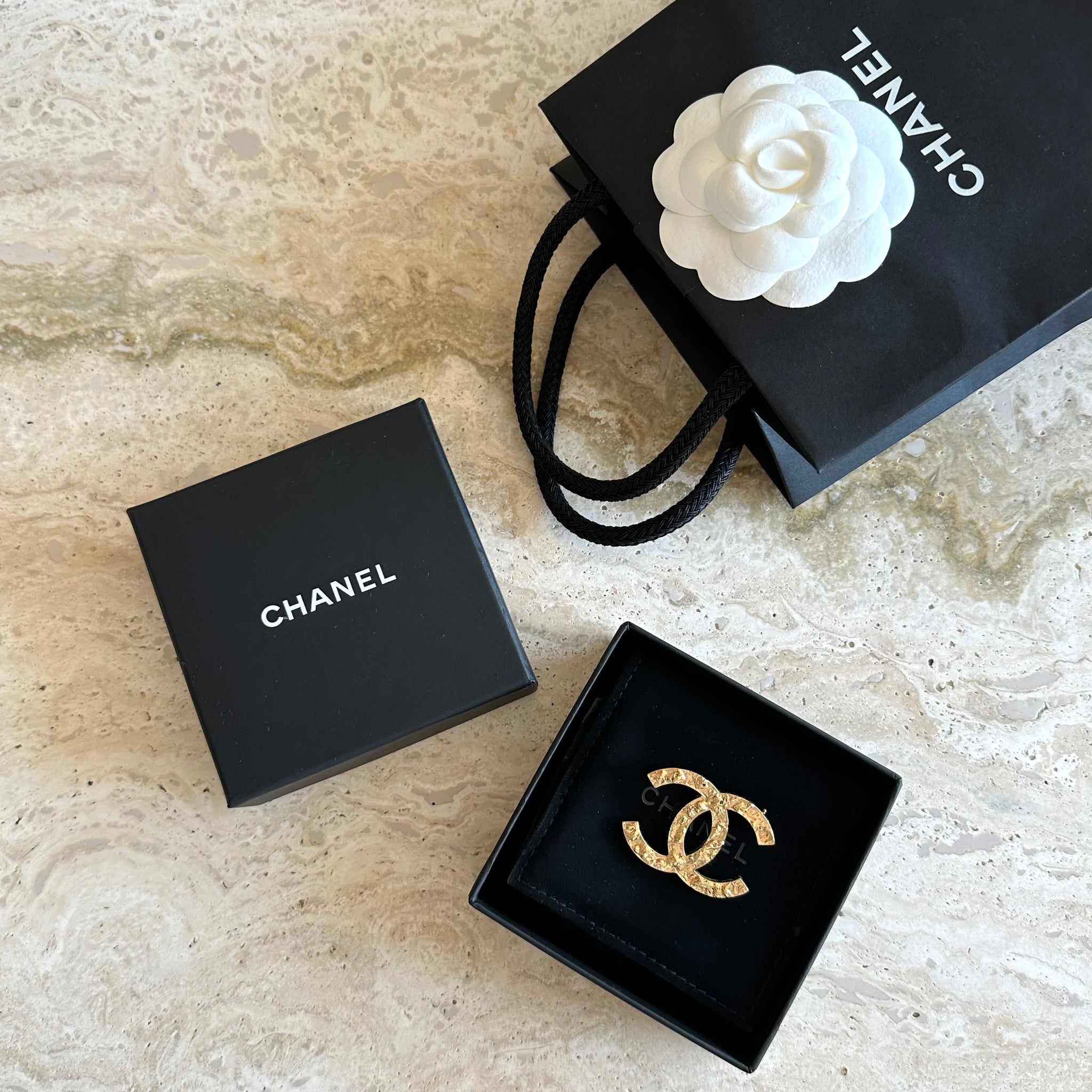 Chanel Brooch Medium Gold