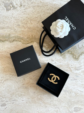 Chanel Brooch Medium Gold