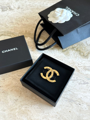 Chanel Brooch Medium Gold