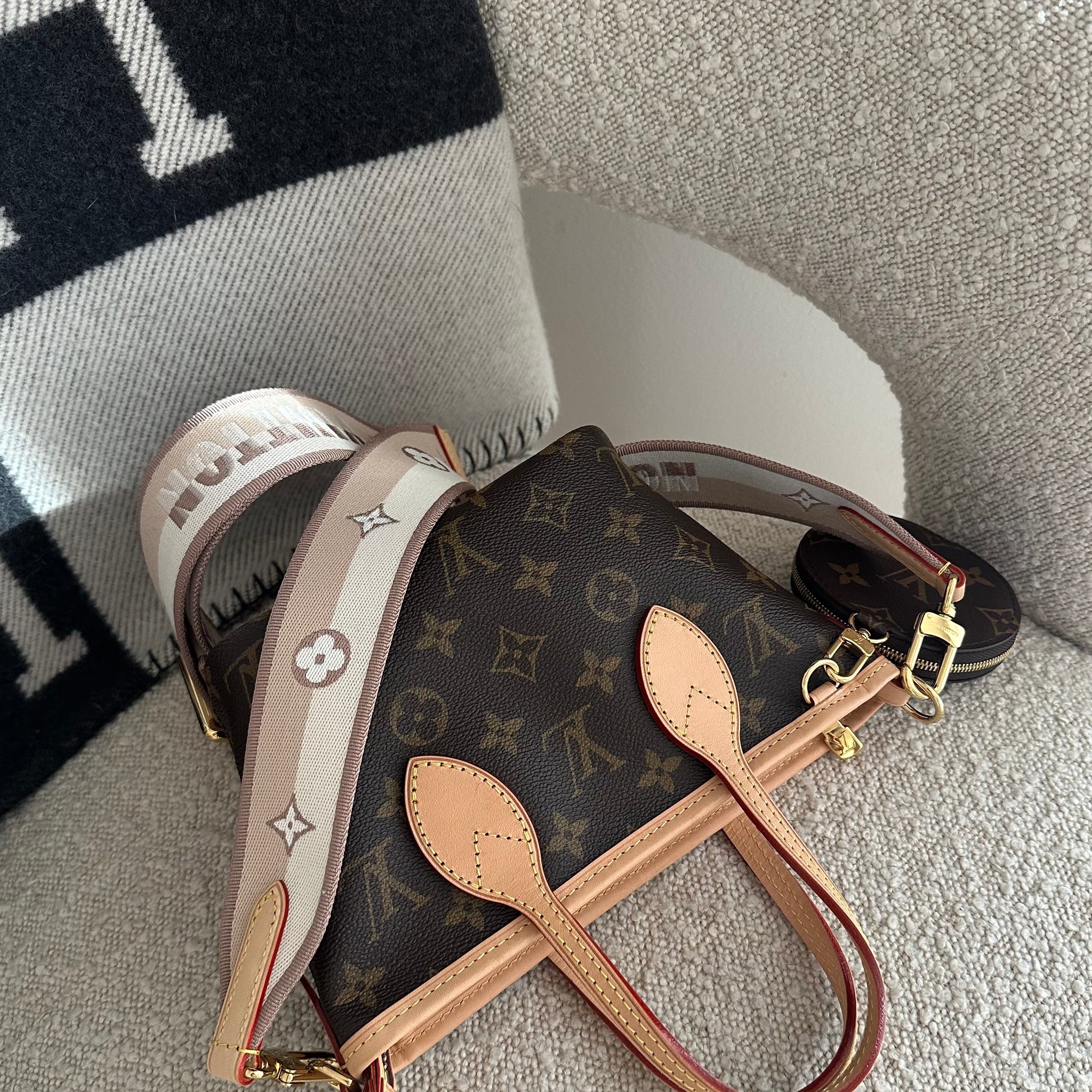 Louis Vuitton Neverfull bb Monogram Canvas