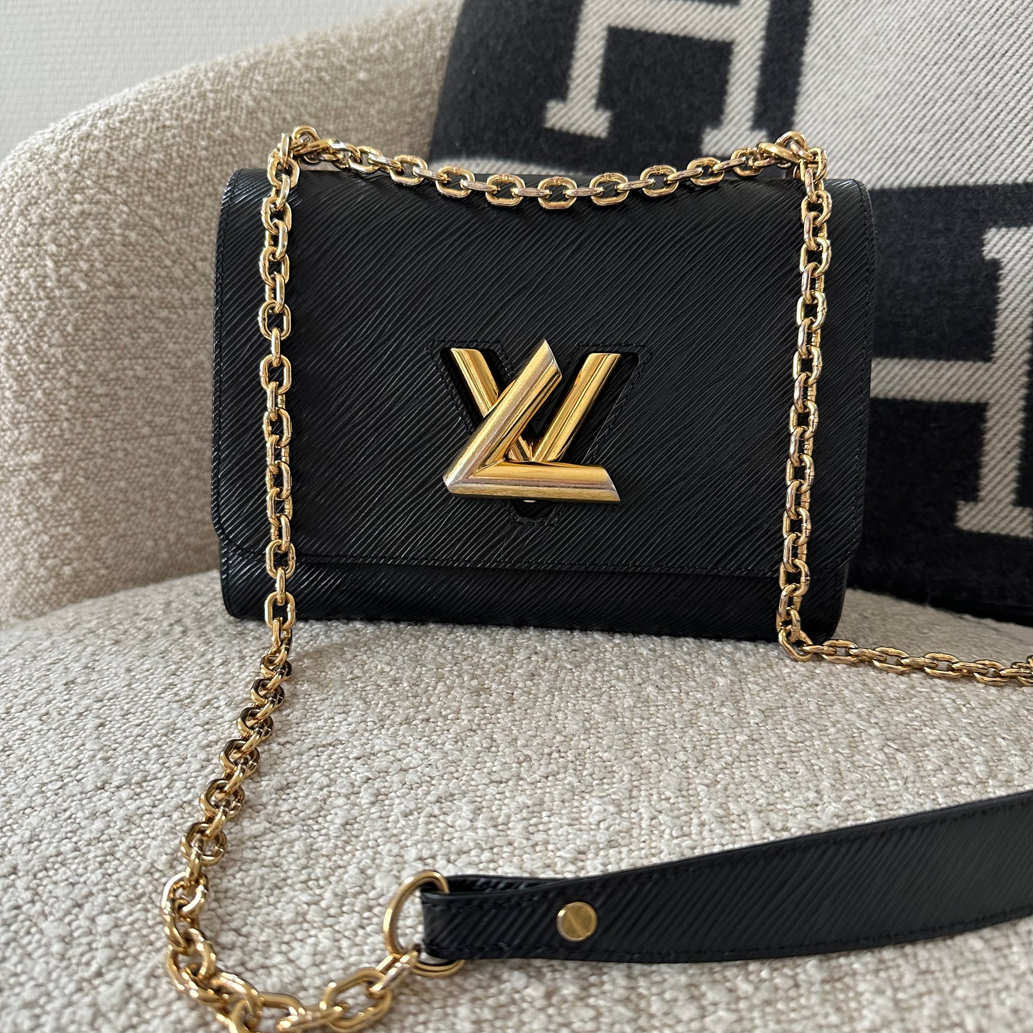 Louis Vuitton Twist MM Black Epi Leather GHW